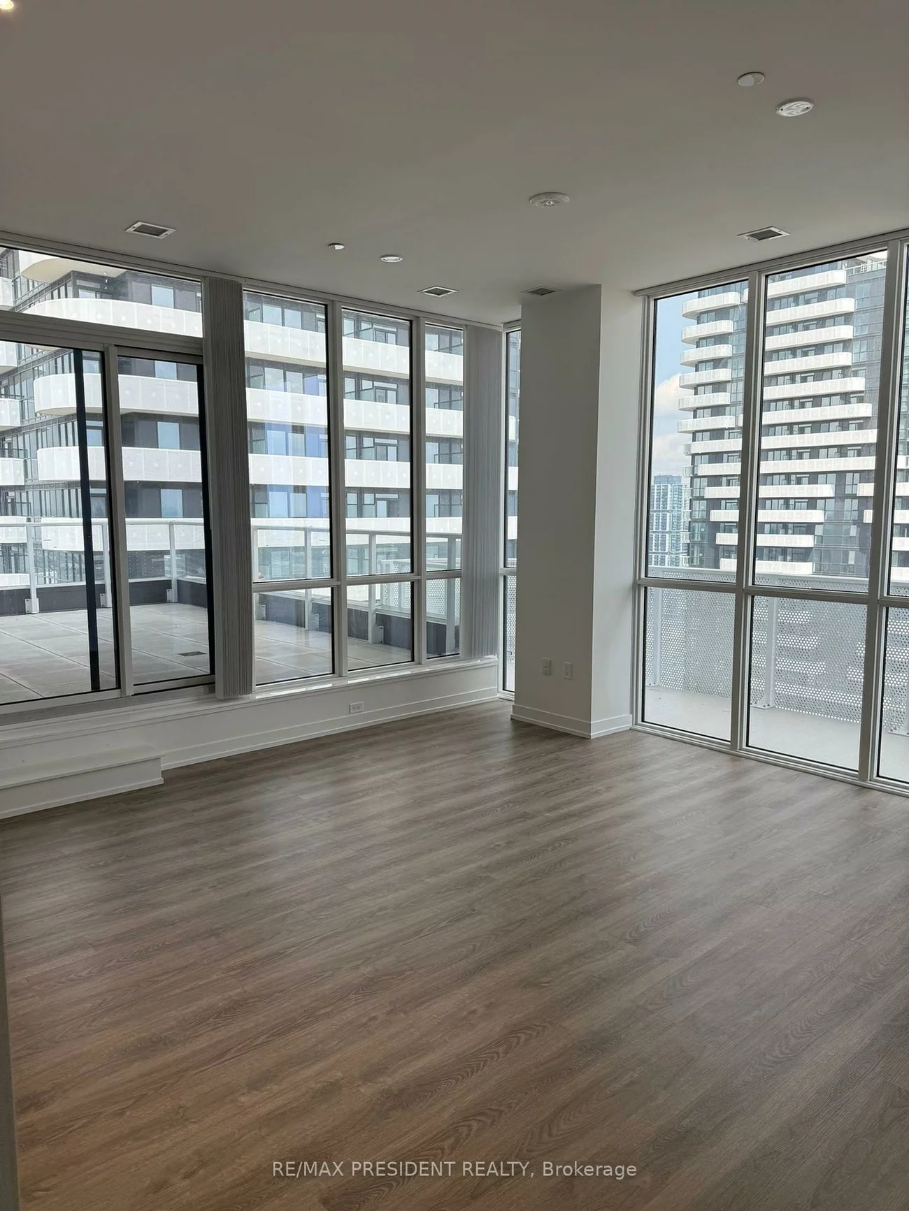 195, Commerce, Vaughan Corporate Centre, Vaughan