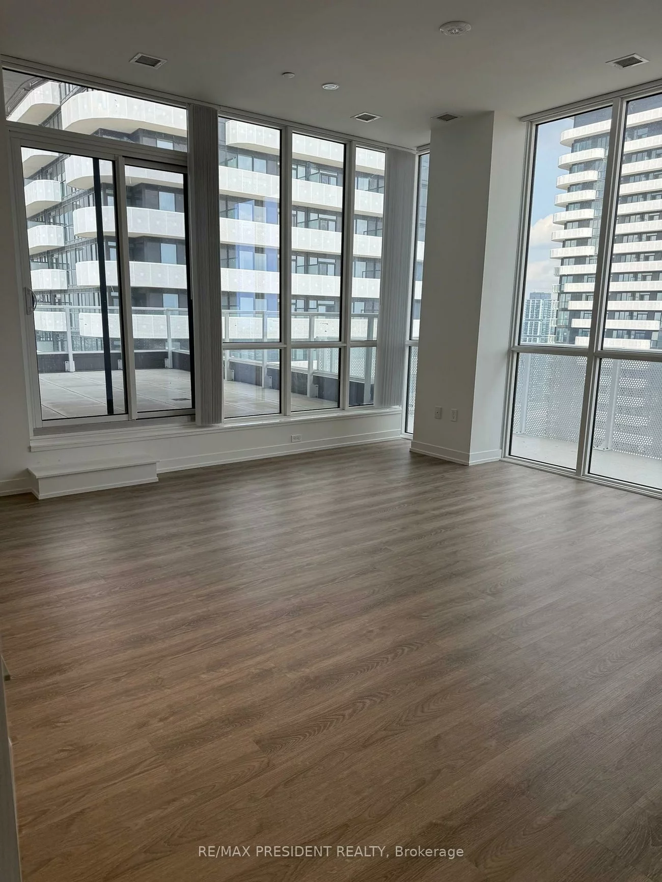 195, Commerce, Vaughan Corporate Centre, Vaughan