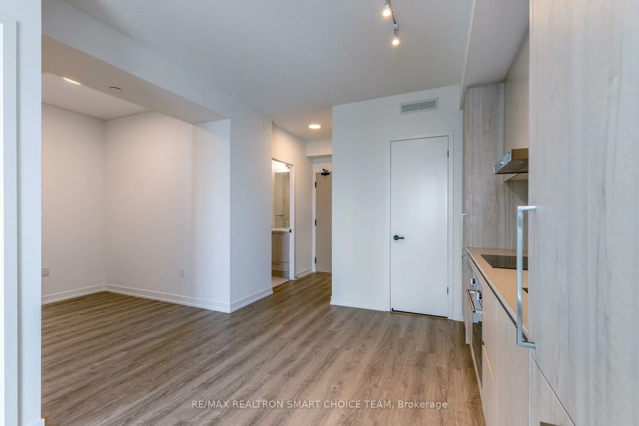 195, Commerce, Vaughan Corporate Centre, Vaughan