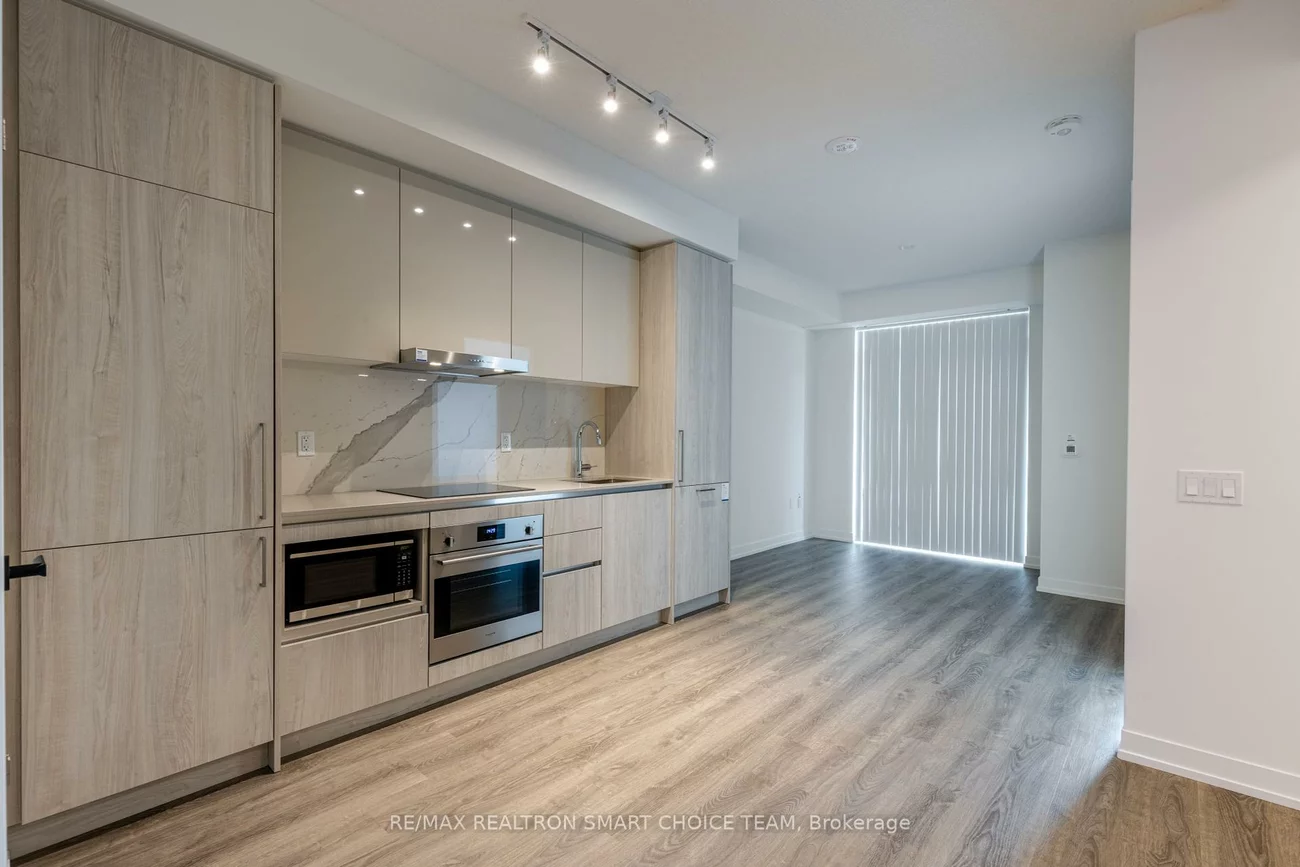 195, Commerce, Vaughan Corporate Centre, Vaughan