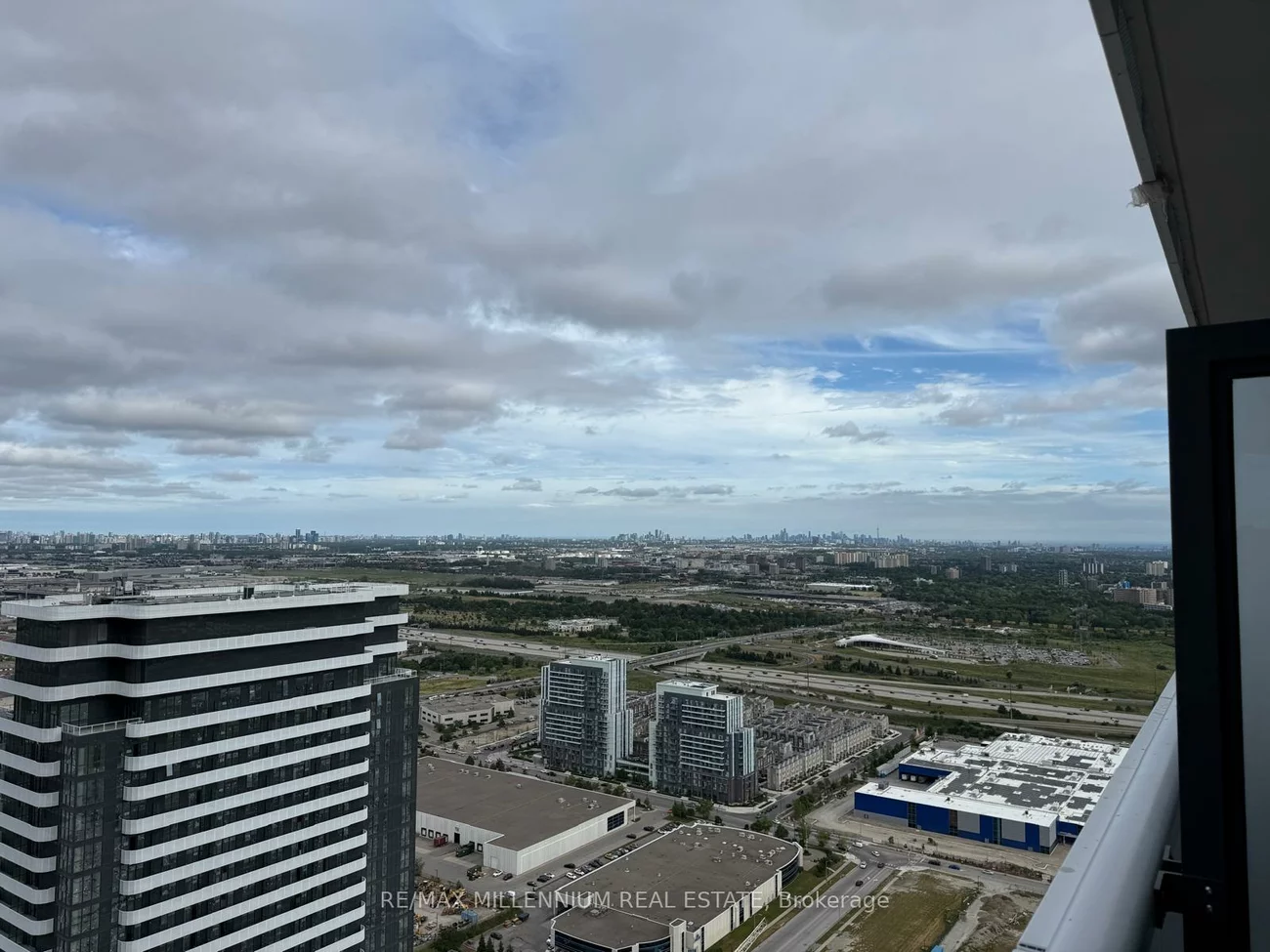 225, Commerce, Vaughan Corporate Centre, Vaughan