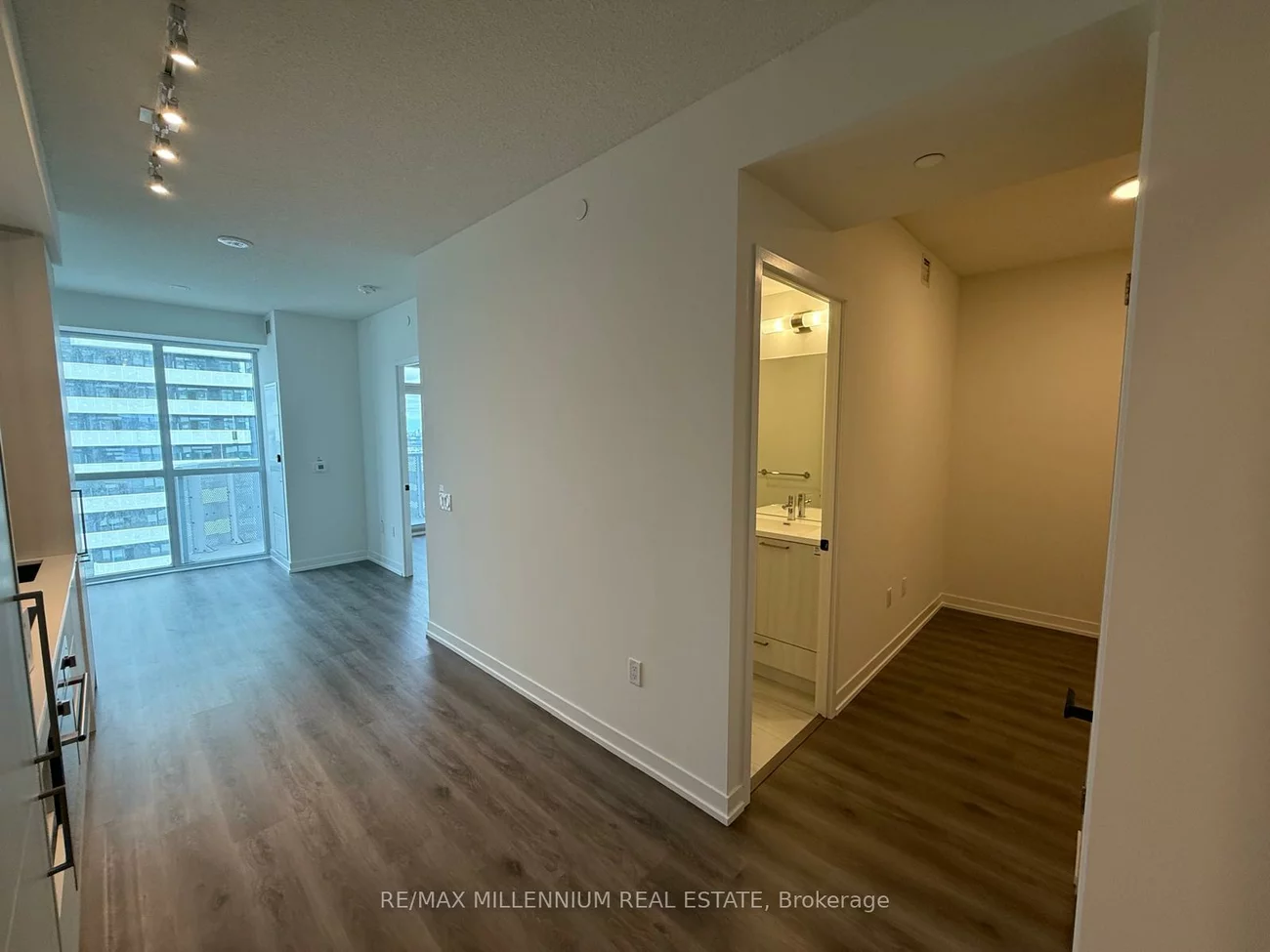 225, Commerce, Vaughan Corporate Centre, Vaughan
