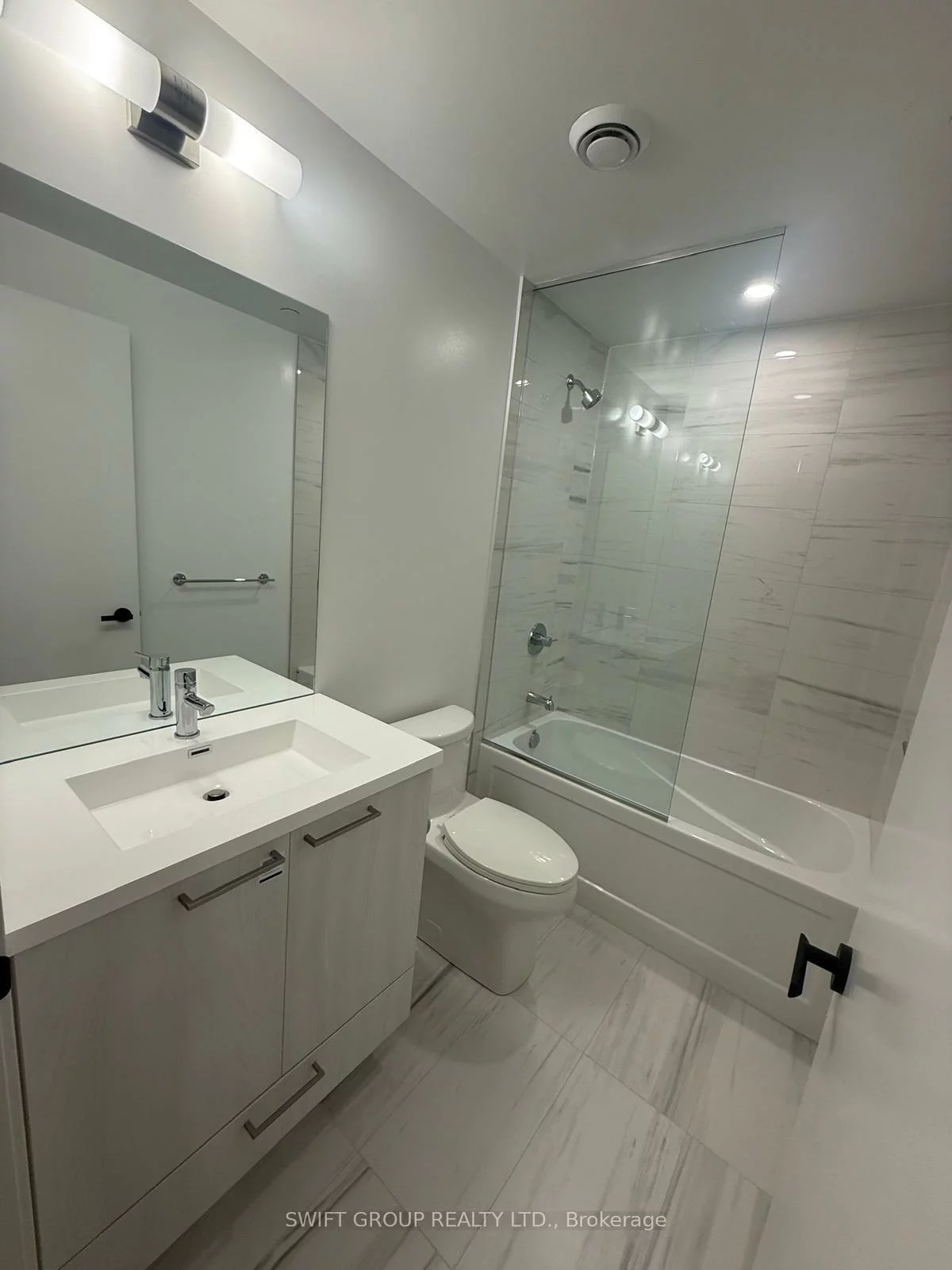 225, Commerce, Vaughan Corporate Centre, Vaughan