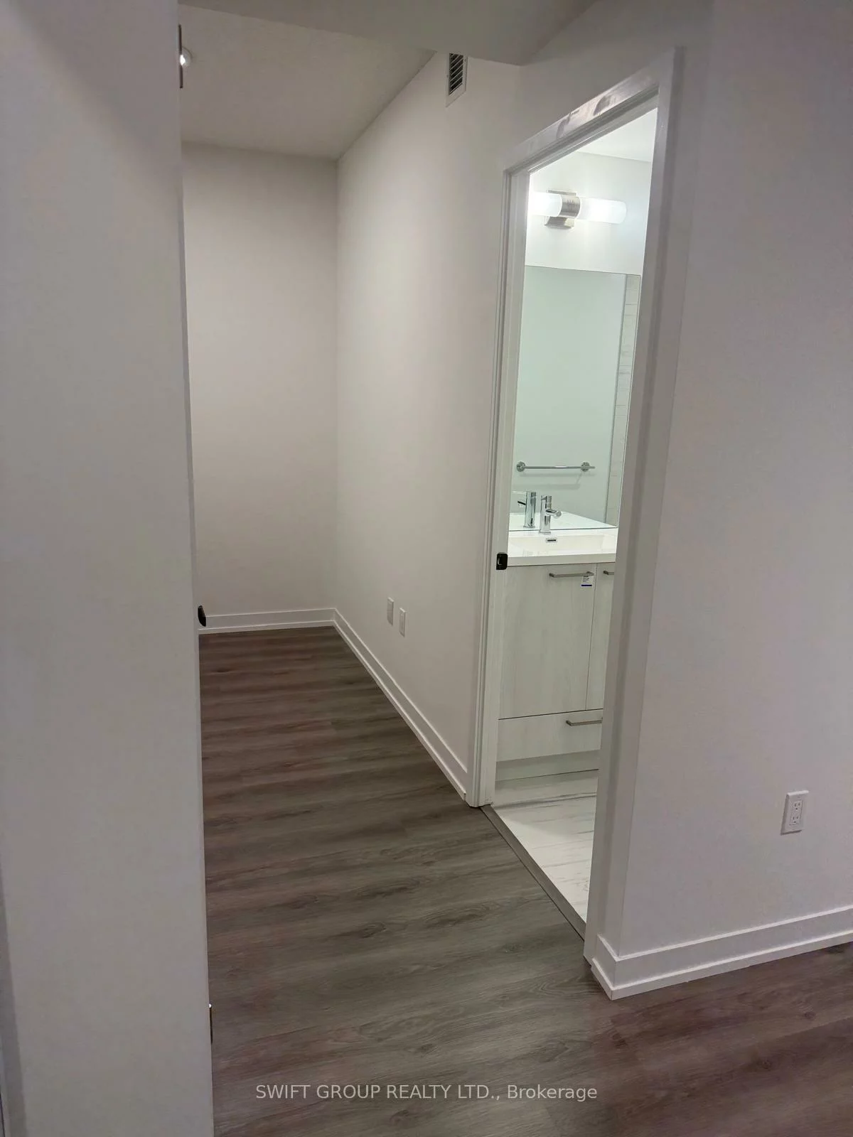 225, Commerce, Vaughan Corporate Centre, Vaughan