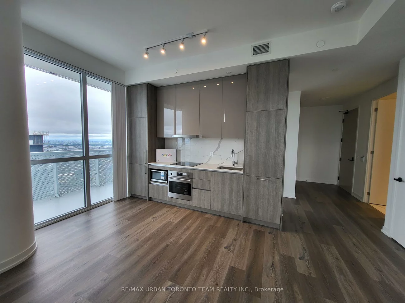 225, Commerce, Vaughan Corporate Centre, Vaughan
