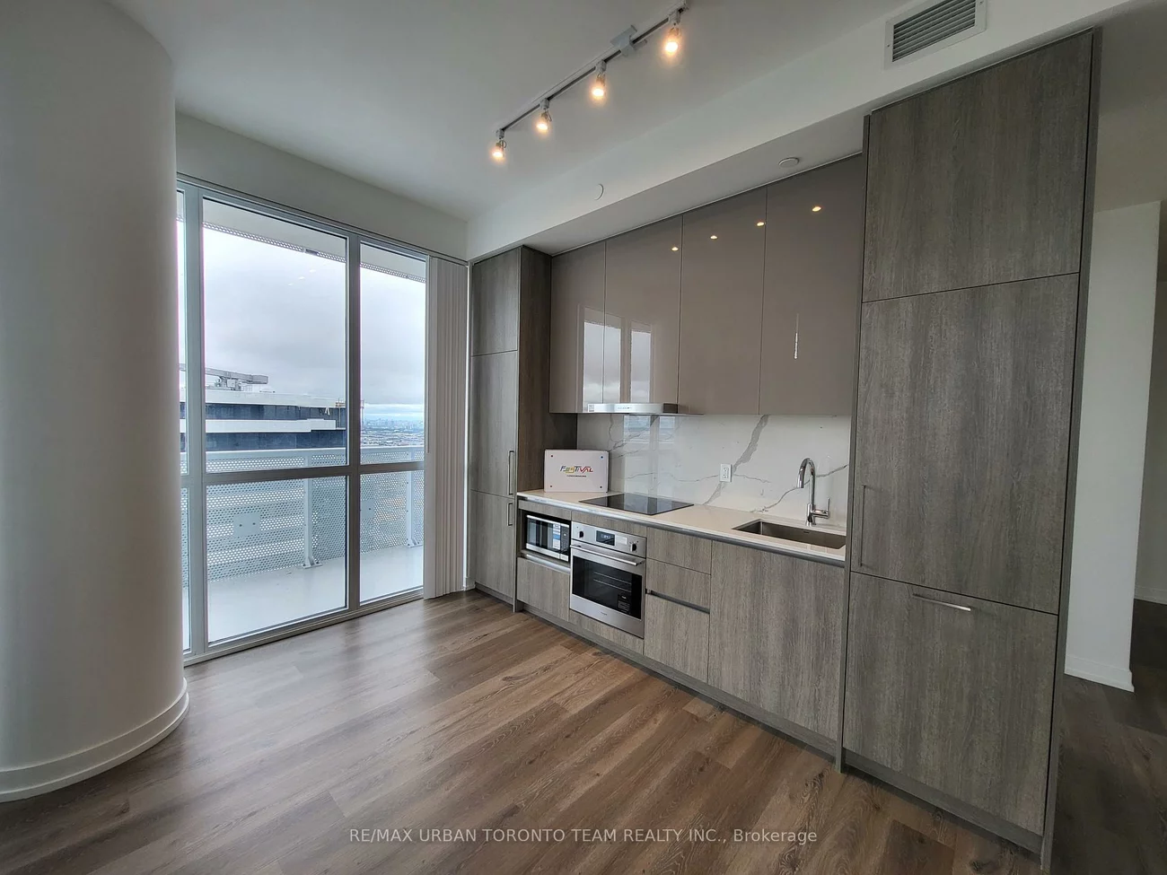 225, Commerce, Vaughan Corporate Centre, Vaughan