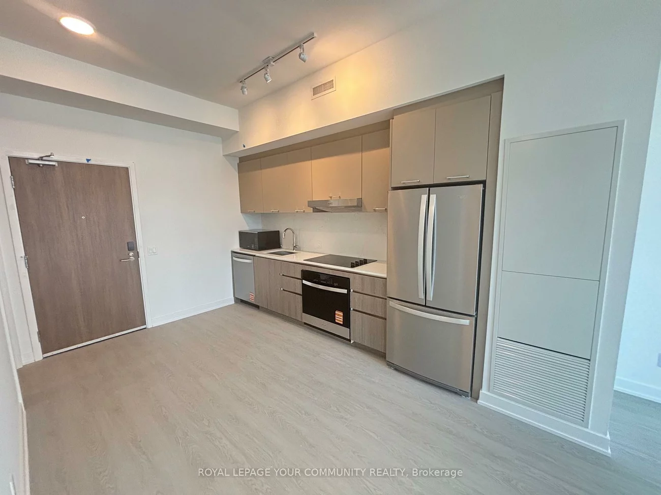 8188, Yonge, Uplands, Vaughan