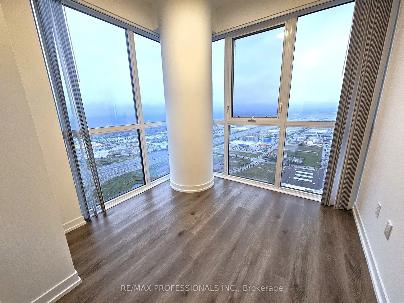 225, Commerce, Vaughan Corporate Centre, Vaughan