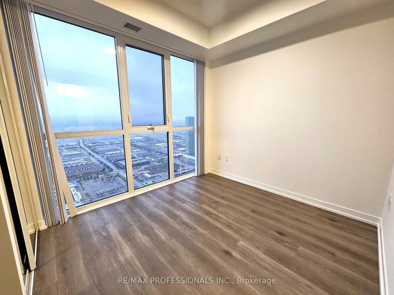 225, Commerce, Vaughan Corporate Centre, Vaughan
