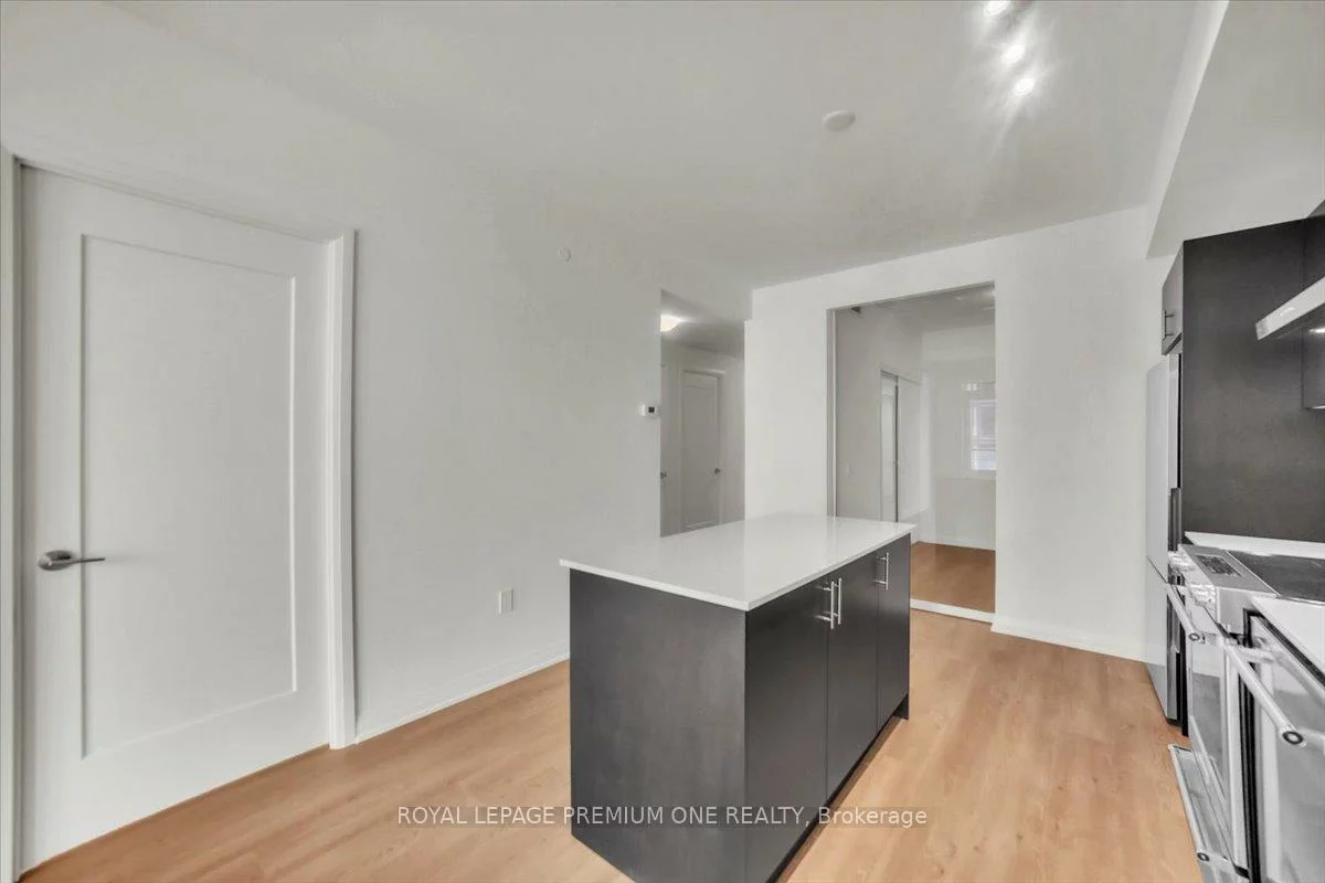 8960, Jane, Concord, Vaughan