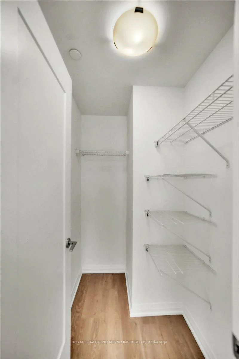 8960, Jane, Concord, Vaughan