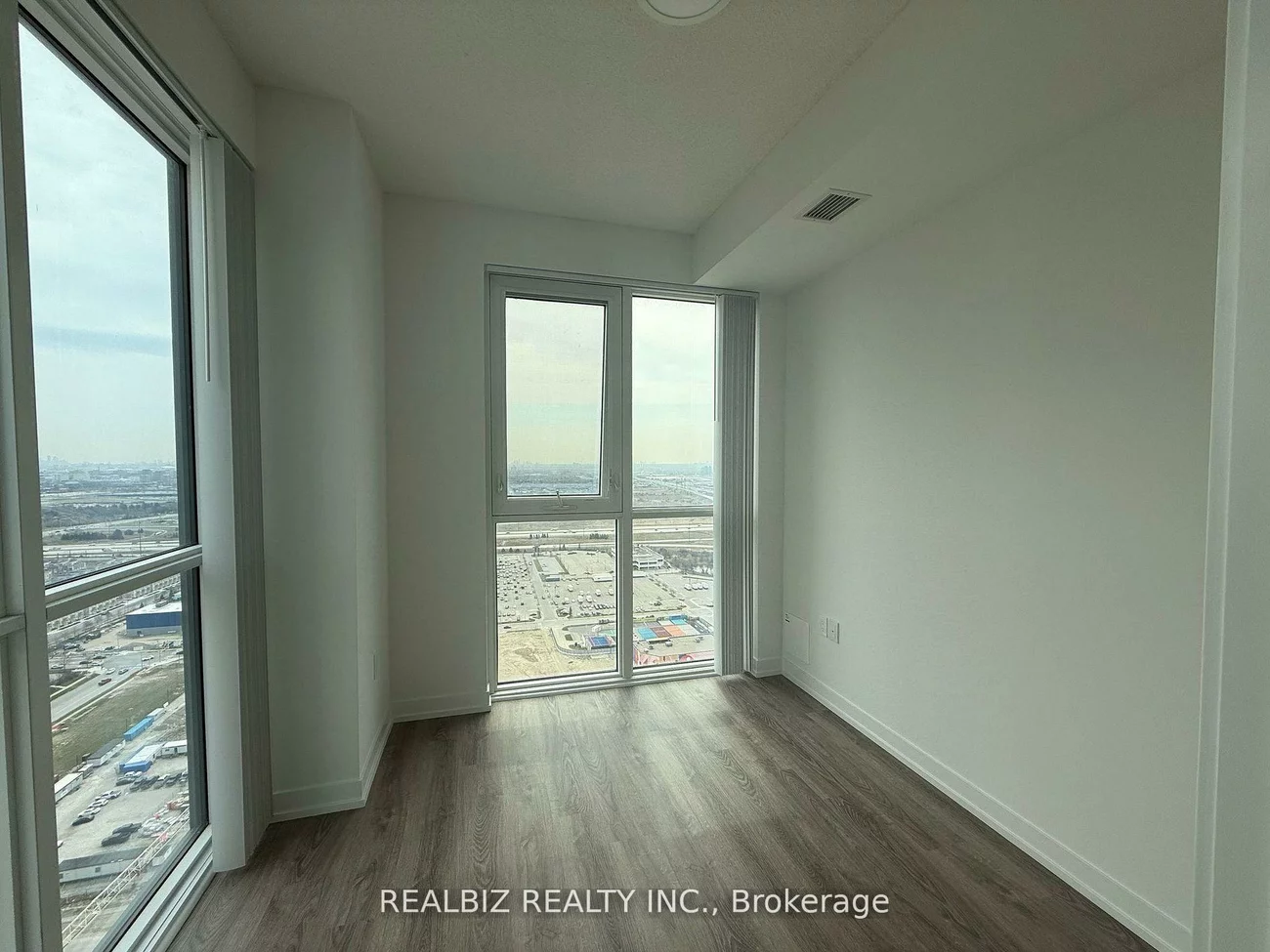 195, Commerce, Vaughan Corporate Centre, Vaughan