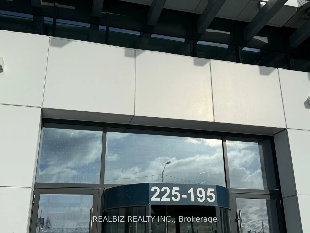 195, Commerce, Vaughan Corporate Centre, Vaughan