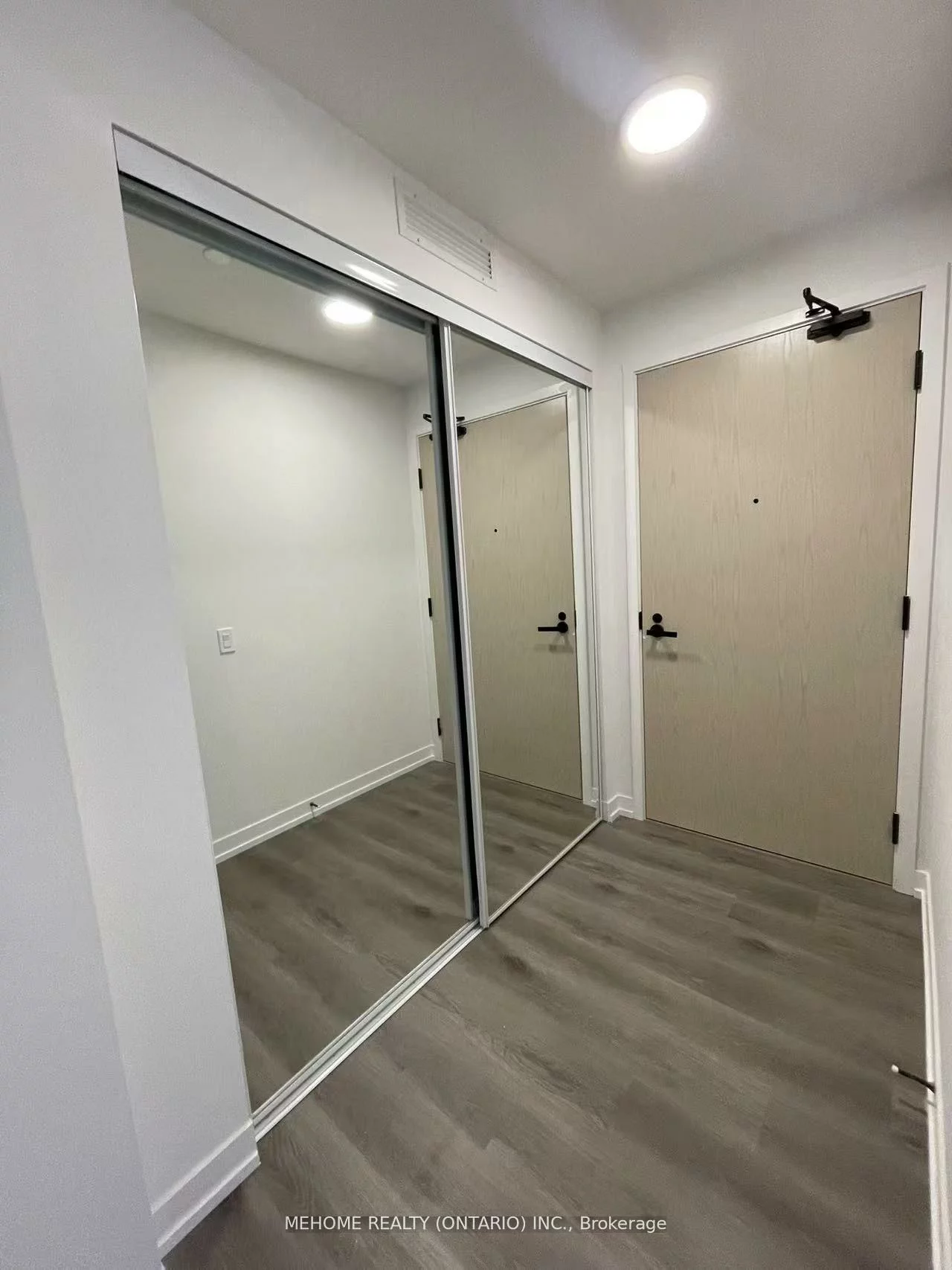 225, Commerce, Vaughan Corporate Centre, Vaughan