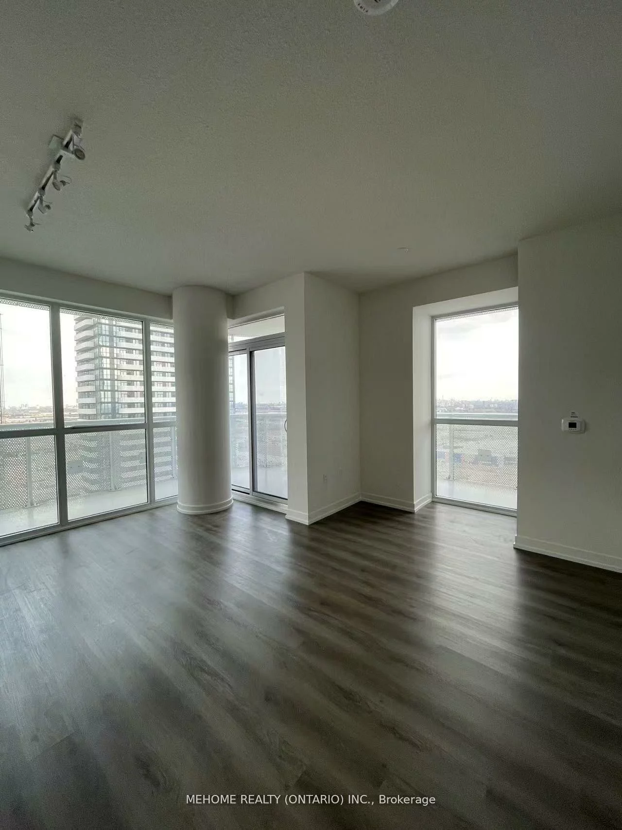 225, Commerce, Vaughan Corporate Centre, Vaughan