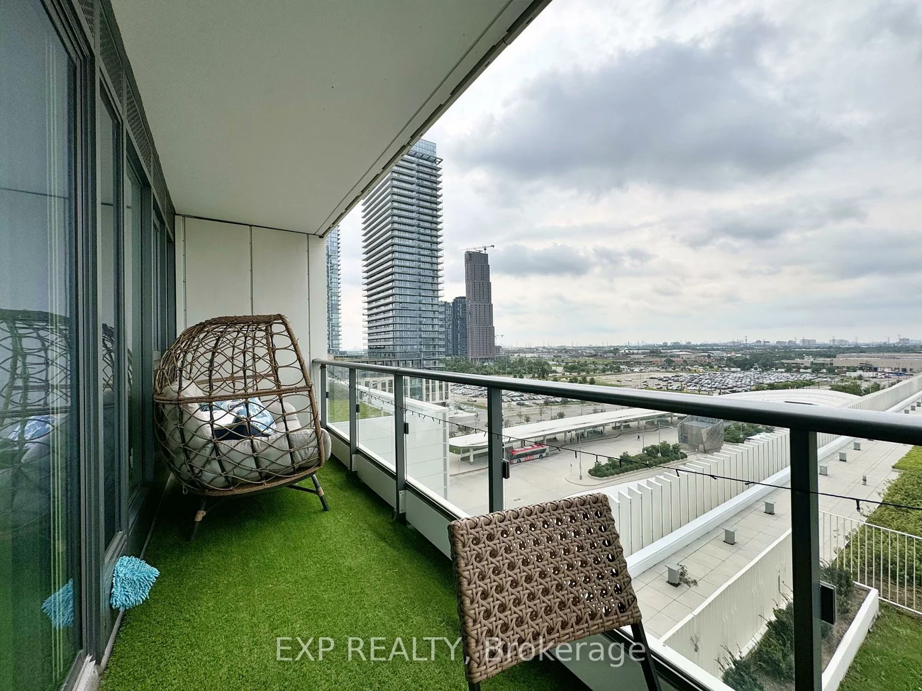 898, Portage, Vaughan Corporate Centre, Vaughan