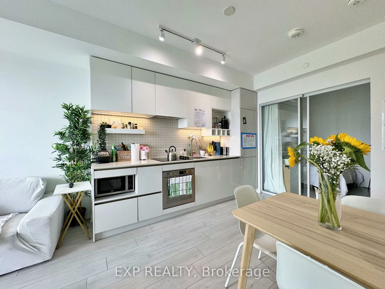 898, Portage, Vaughan Corporate Centre, Vaughan