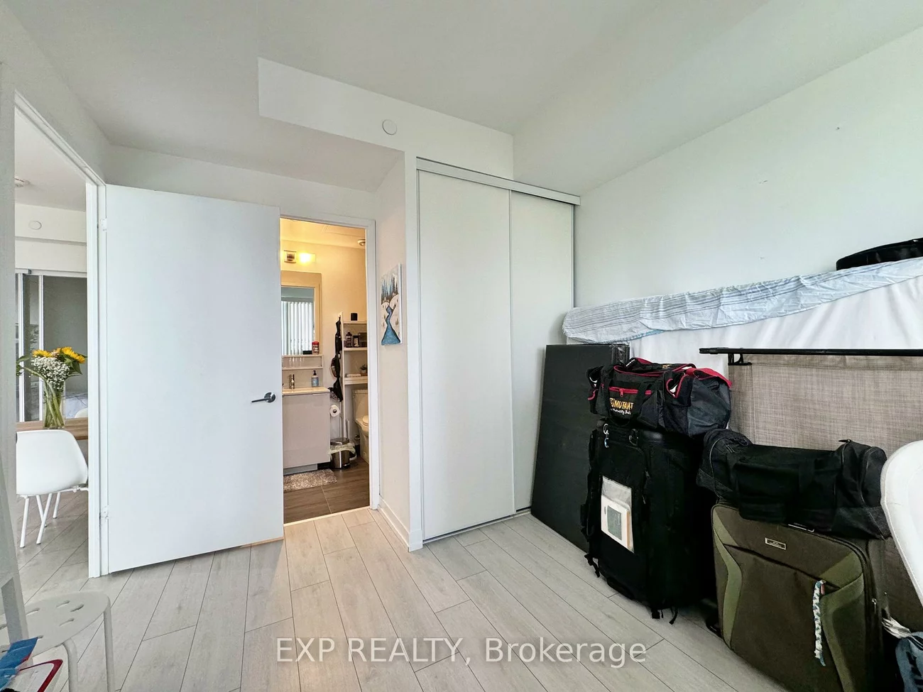 898, Portage, Vaughan Corporate Centre, Vaughan