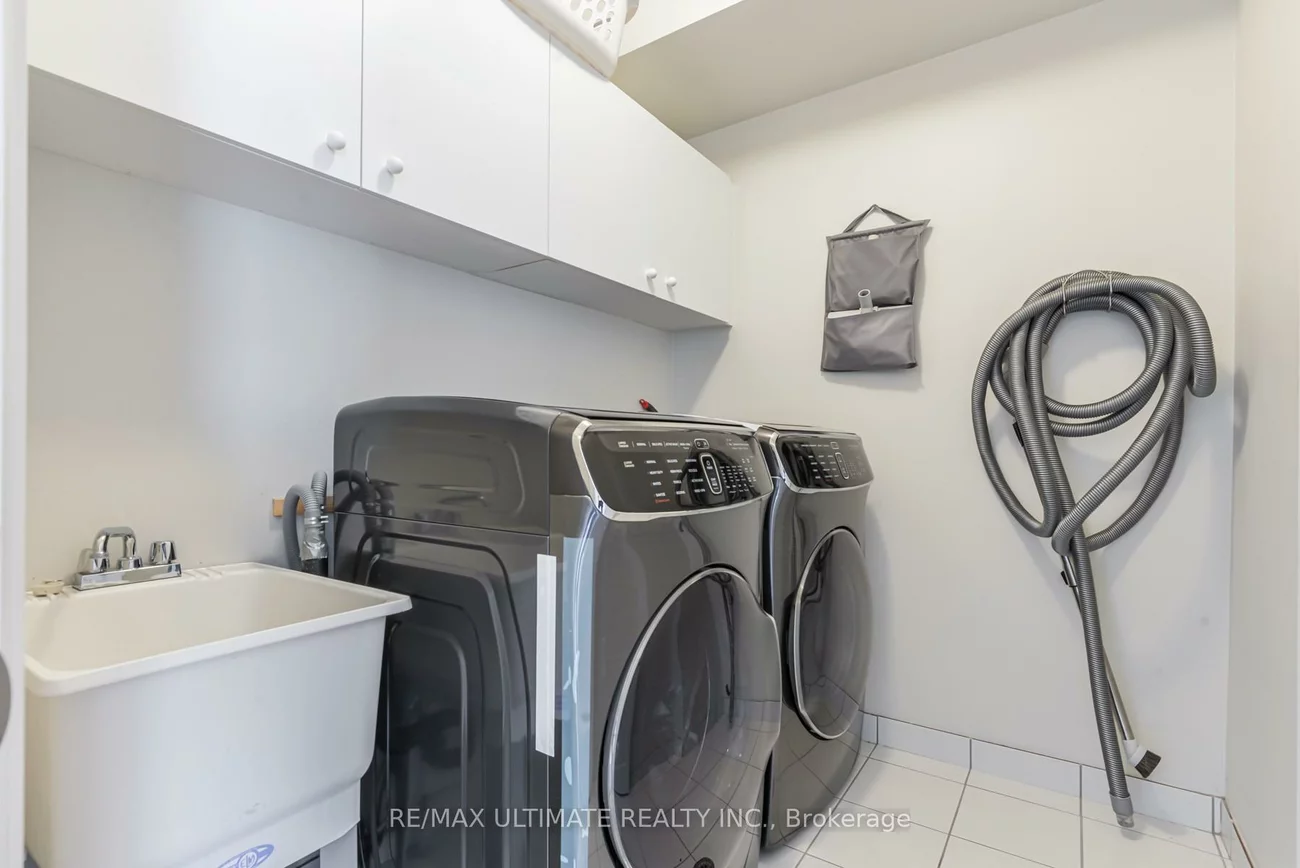 15, Powseland, West Woodbridge, Vaughan