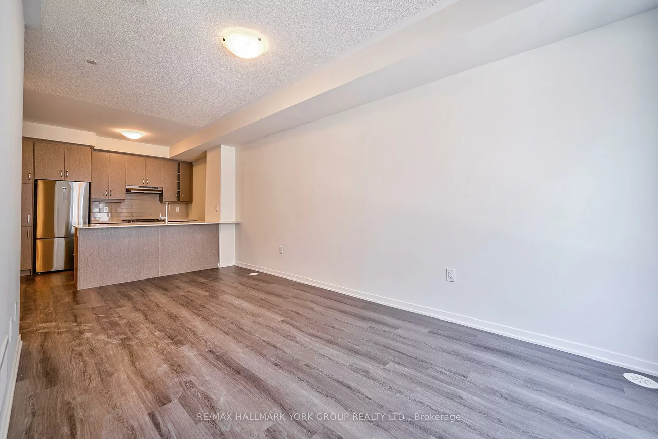 151, Honeycrisp, Vaughan Corporate Centre, Vaughan