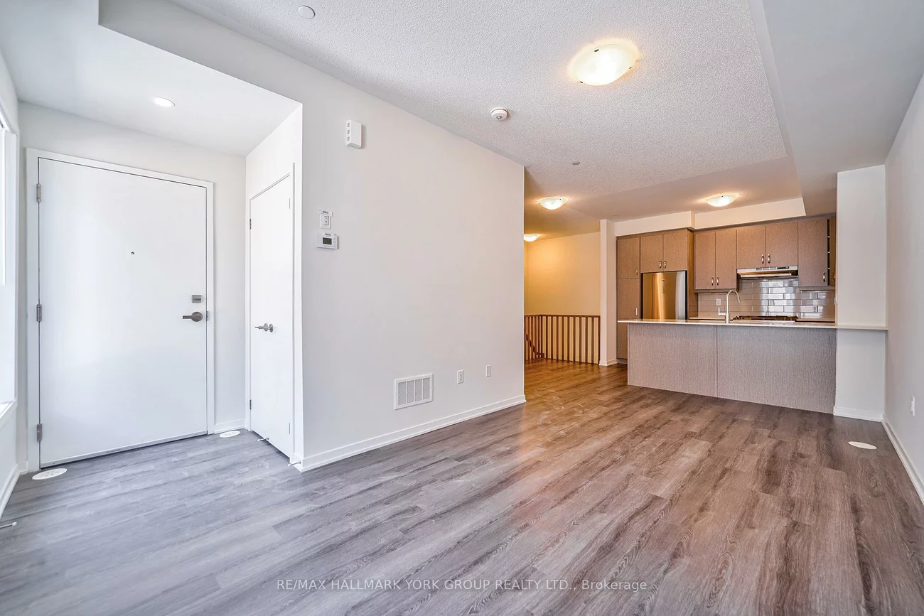 151, Honeycrisp, Vaughan Corporate Centre, Vaughan