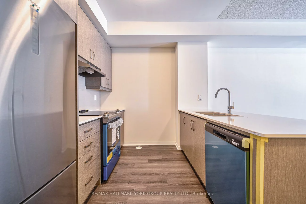 151, Honeycrisp, Vaughan Corporate Centre, Vaughan