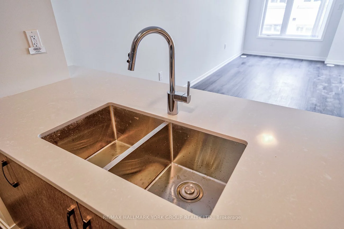 151, Honeycrisp, Vaughan Corporate Centre, Vaughan