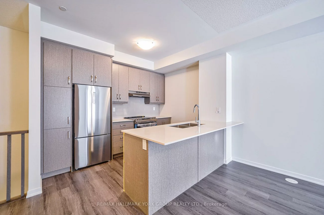 151, Honeycrisp, Vaughan Corporate Centre, Vaughan
