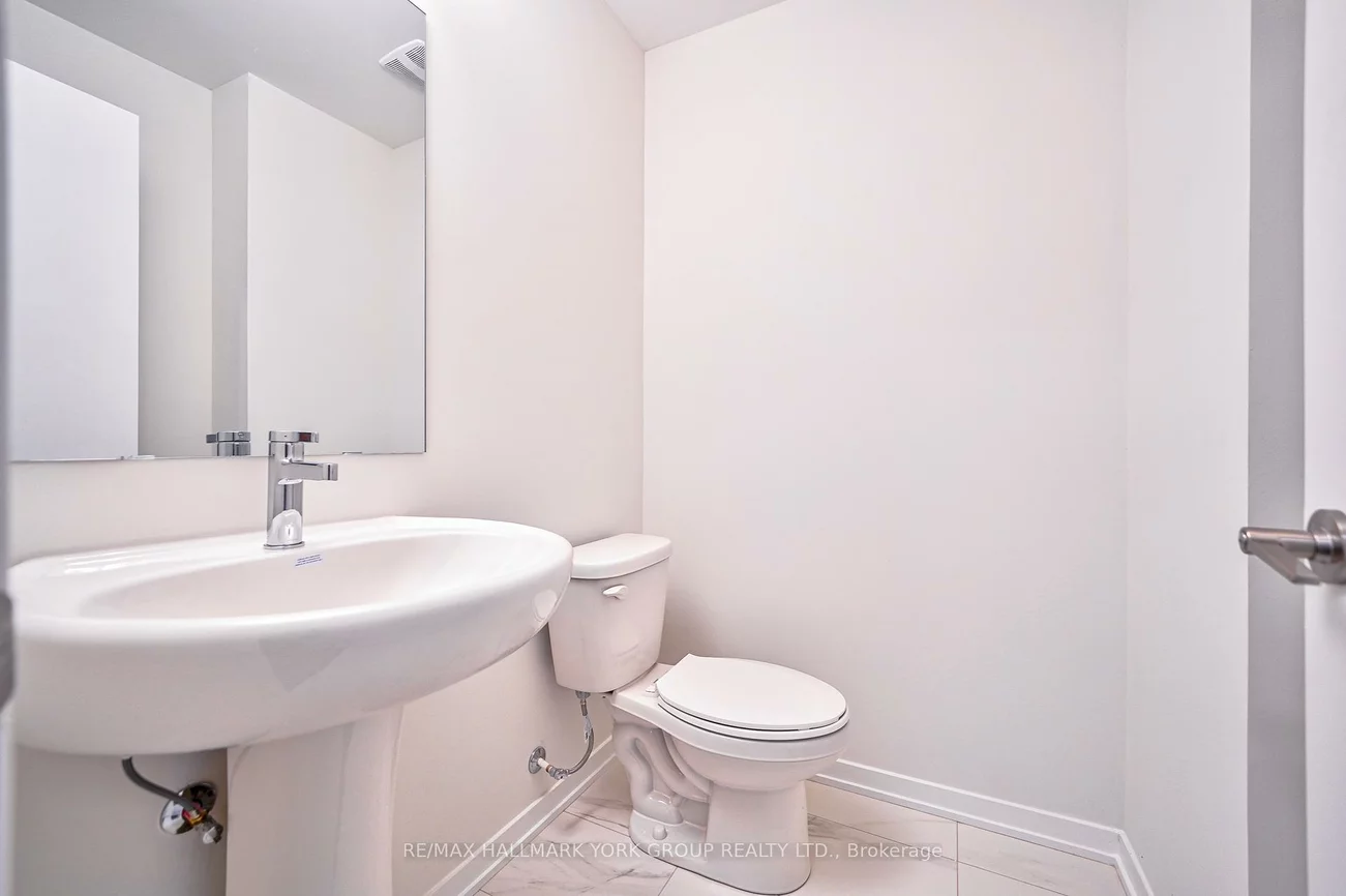 151, Honeycrisp, Vaughan Corporate Centre, Vaughan