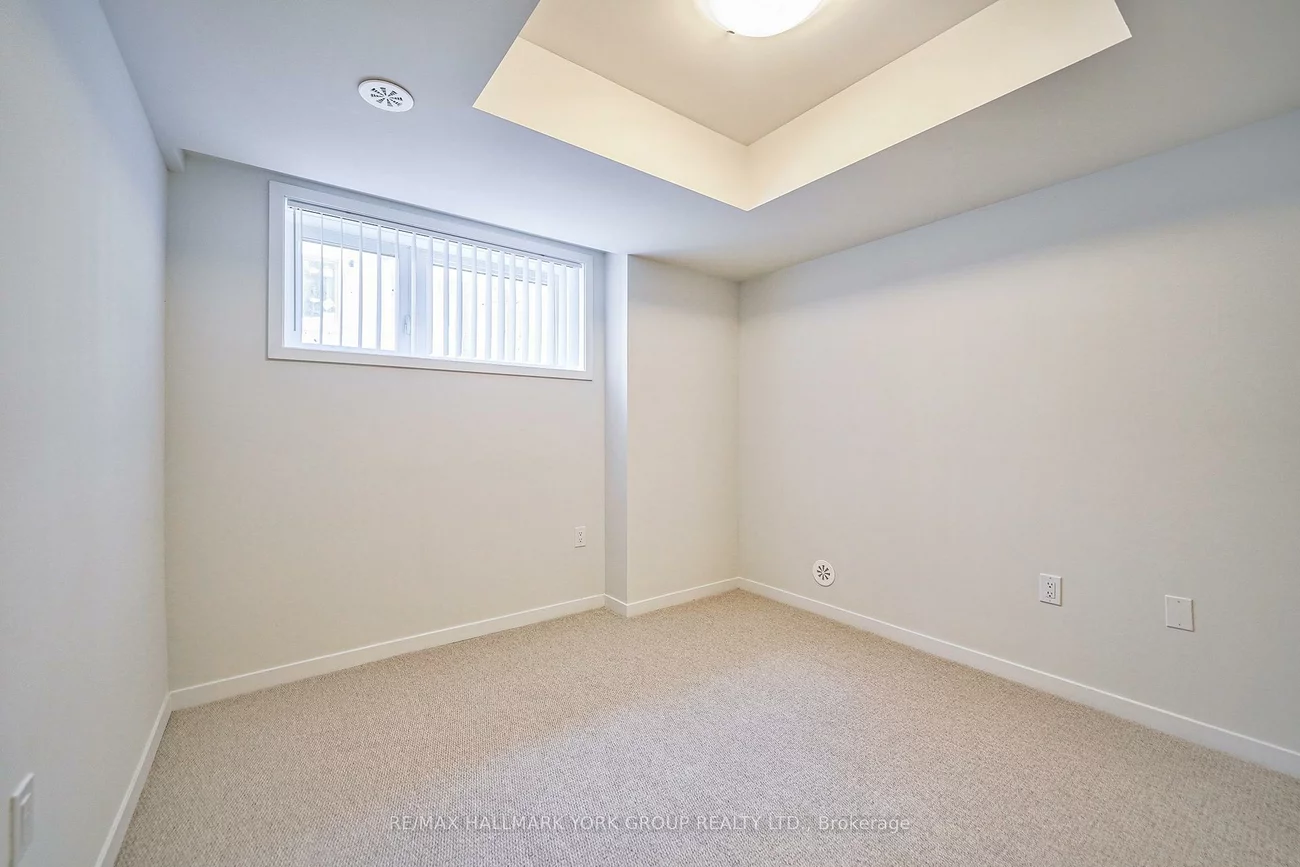 151, Honeycrisp, Vaughan Corporate Centre, Vaughan