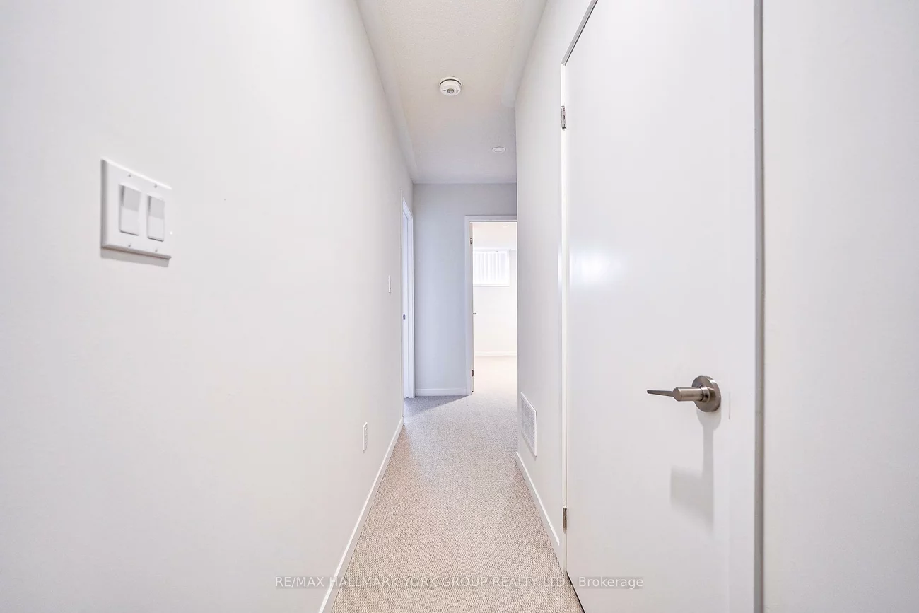 151, Honeycrisp, Vaughan Corporate Centre, Vaughan