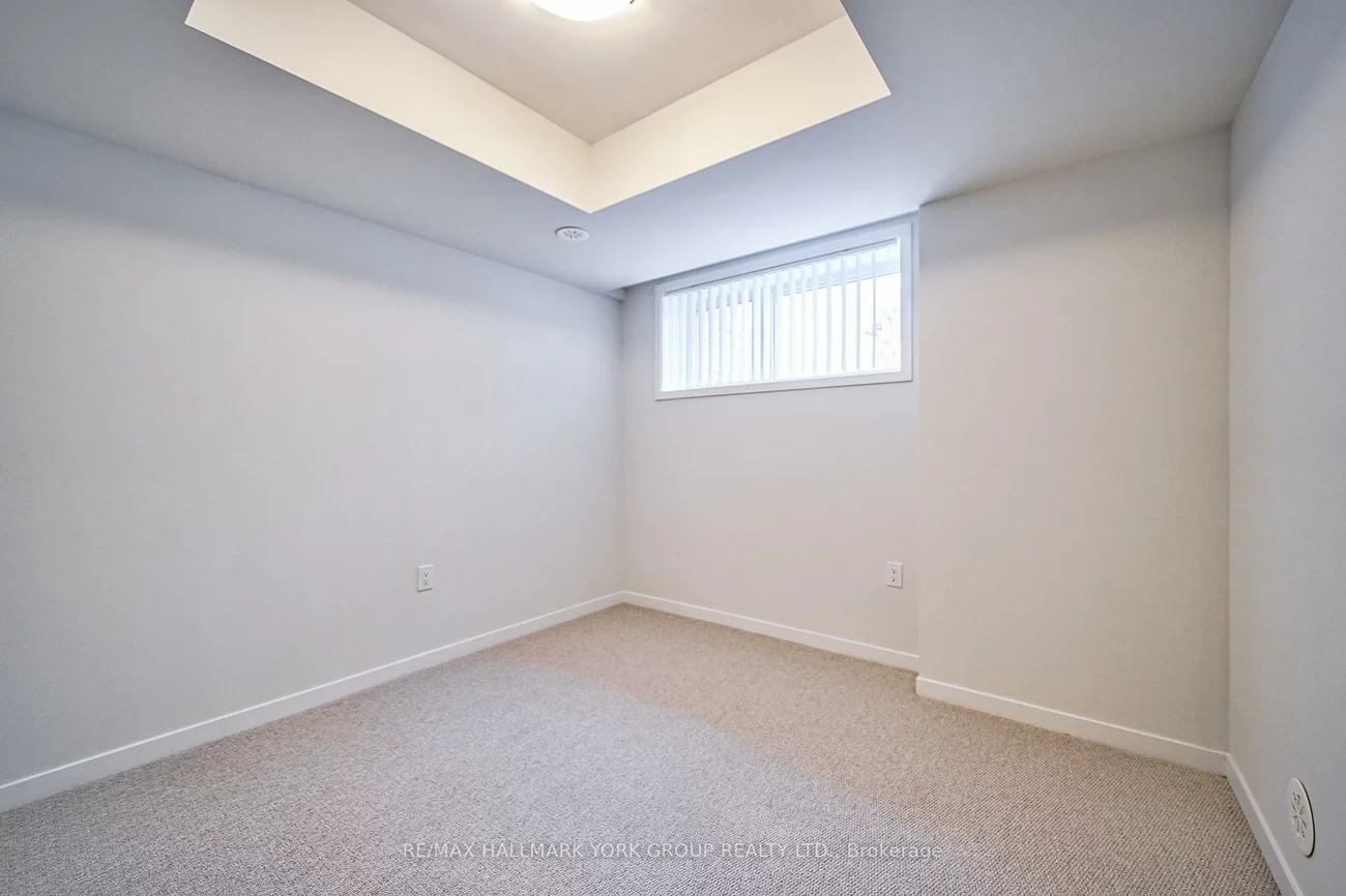 151, Honeycrisp, Vaughan Corporate Centre, Vaughan
