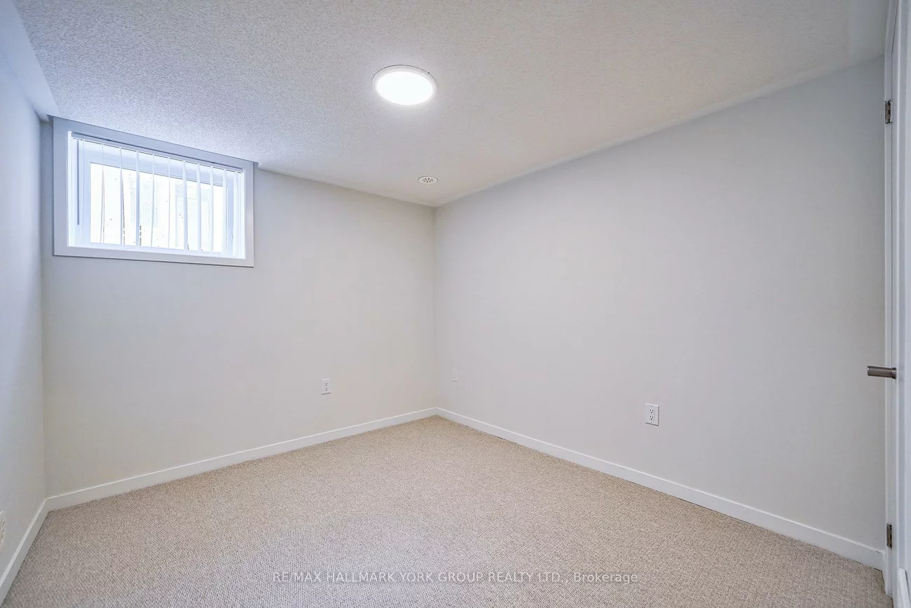 151, Honeycrisp, Vaughan Corporate Centre, Vaughan