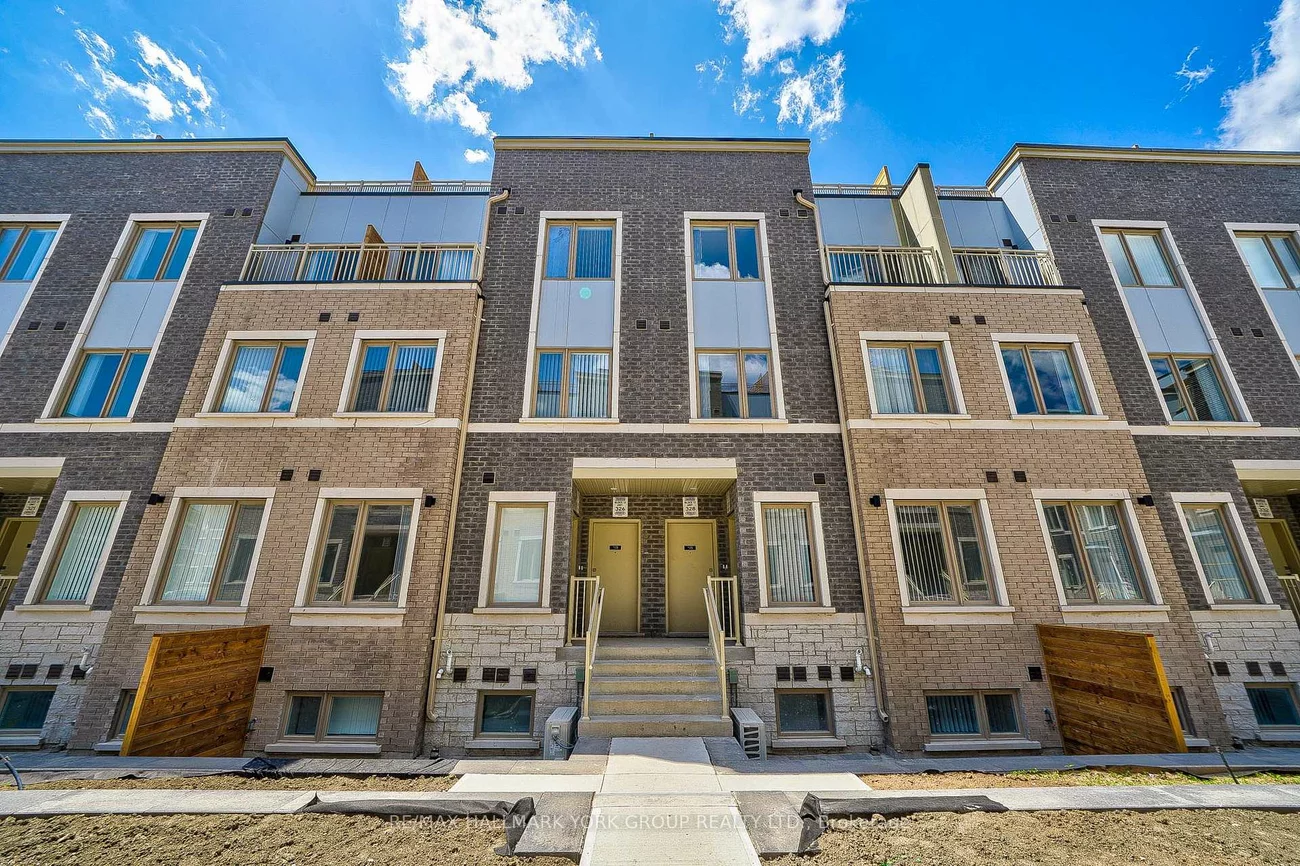 151, Honeycrisp, Vaughan Corporate Centre, Vaughan