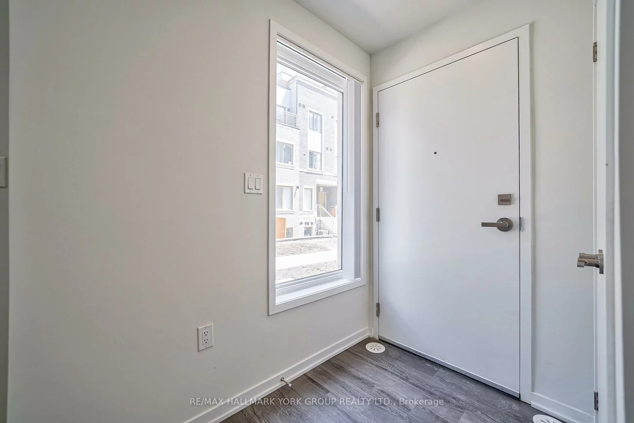 151, Honeycrisp, Vaughan Corporate Centre, Vaughan
