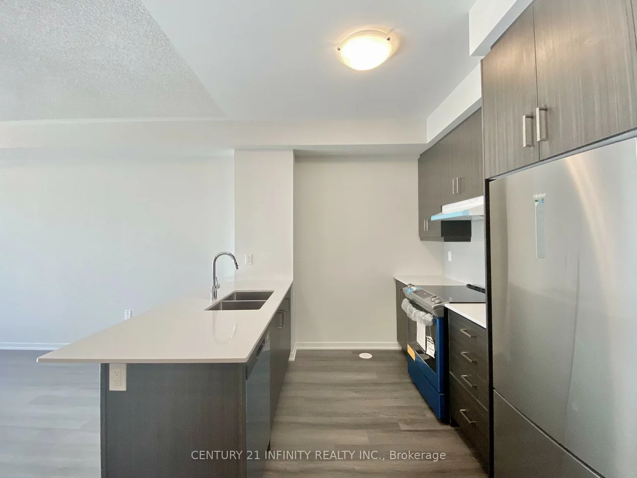 100, Honeycrisp, Vaughan Corporate Centre, Vaughan