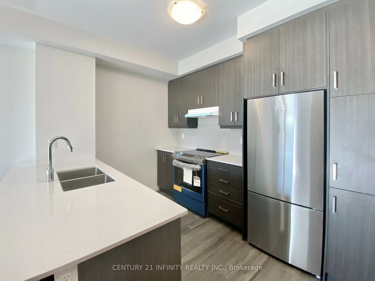 100, Honeycrisp, Vaughan Corporate Centre, Vaughan