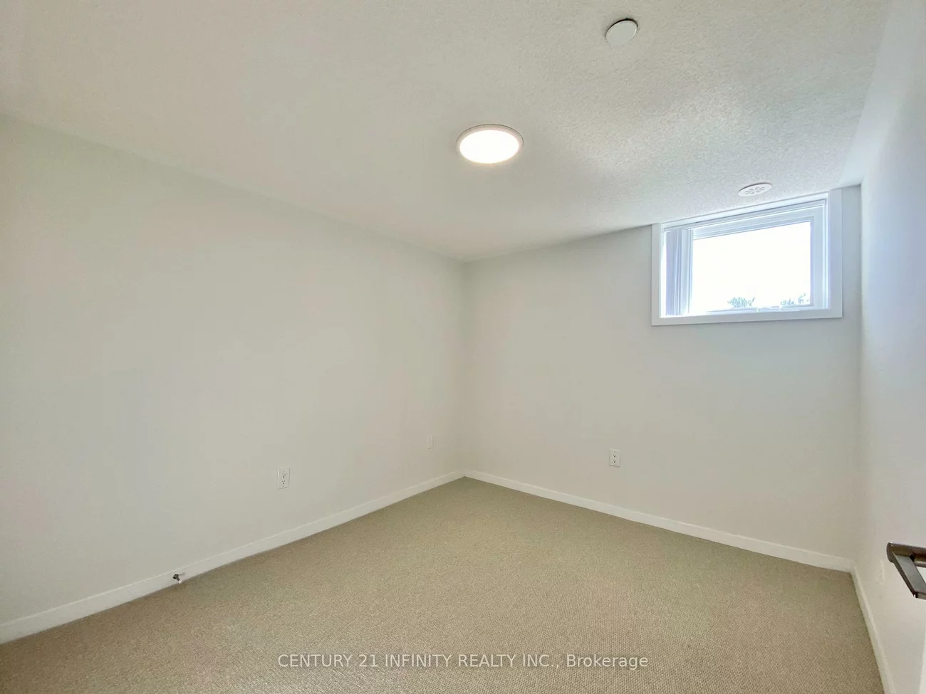 100, Honeycrisp, Vaughan Corporate Centre, Vaughan