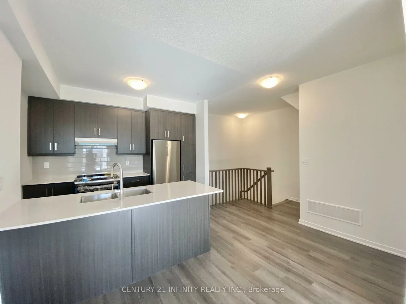 100, Honeycrisp, Vaughan Corporate Centre, Vaughan