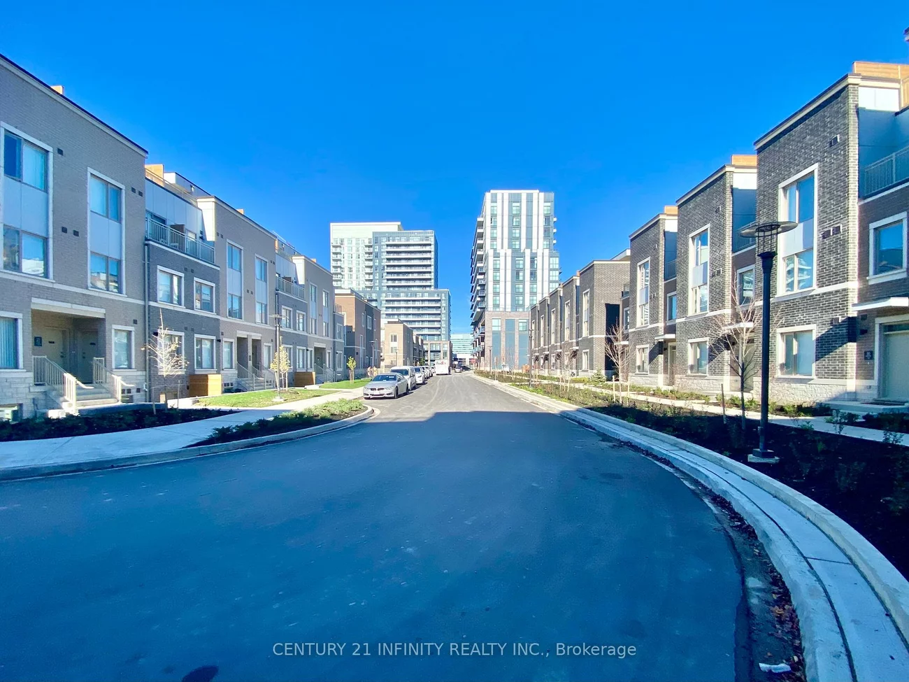 100, Honeycrisp, Vaughan Corporate Centre, Vaughan