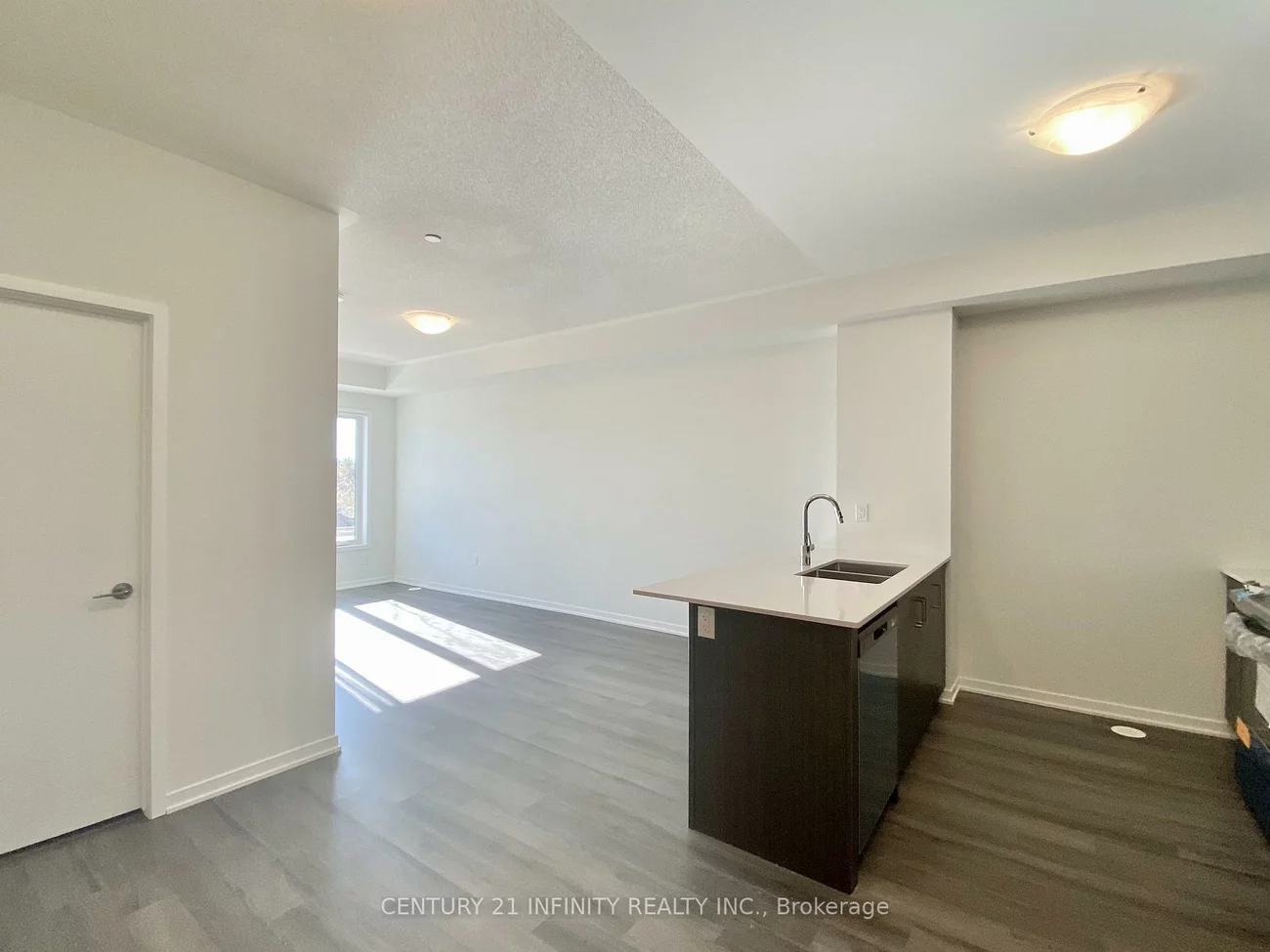100, Honeycrisp, Vaughan Corporate Centre, Vaughan