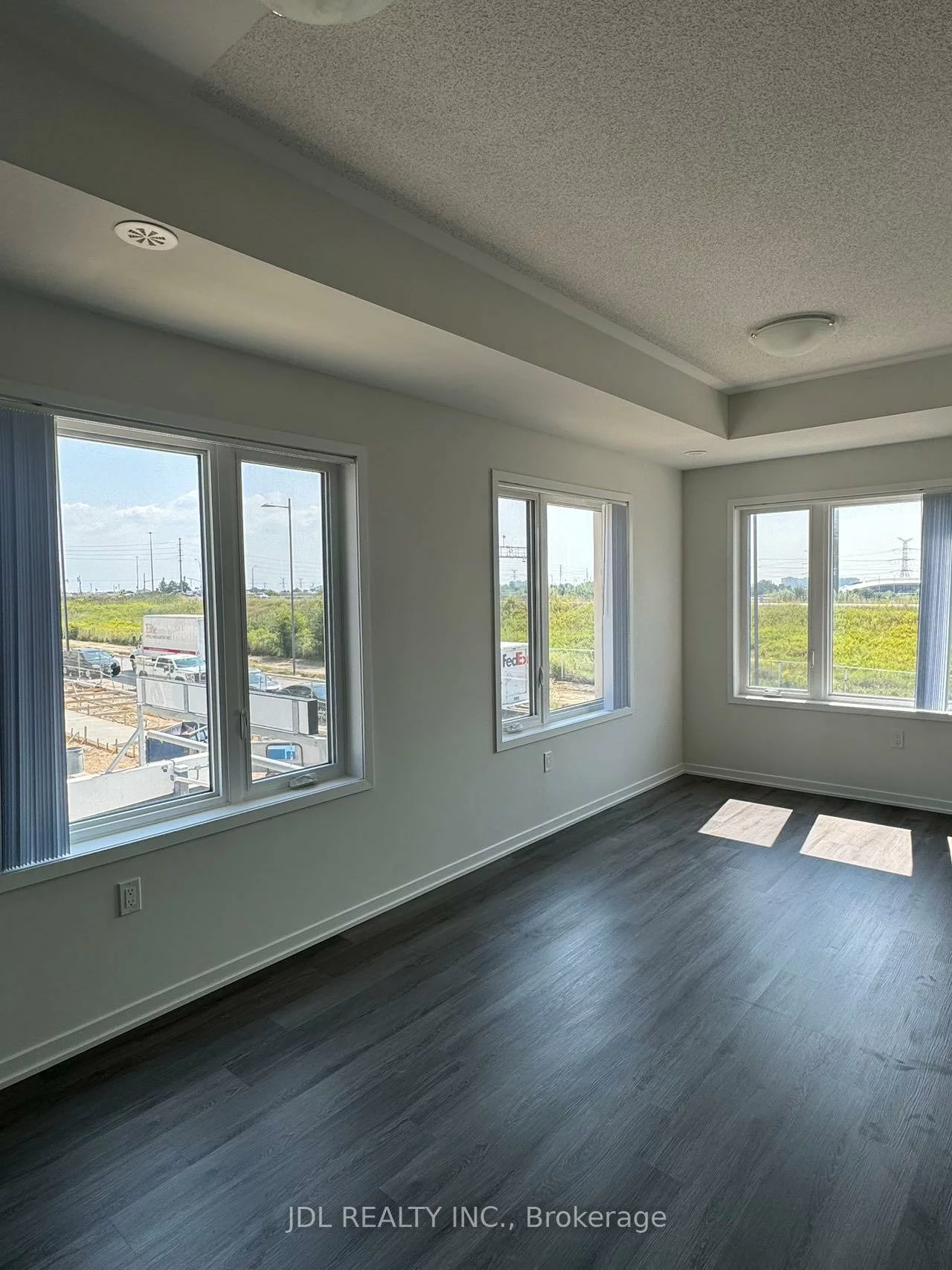140, Honeycrisp, Vaughan Corporate Centre, Vaughan