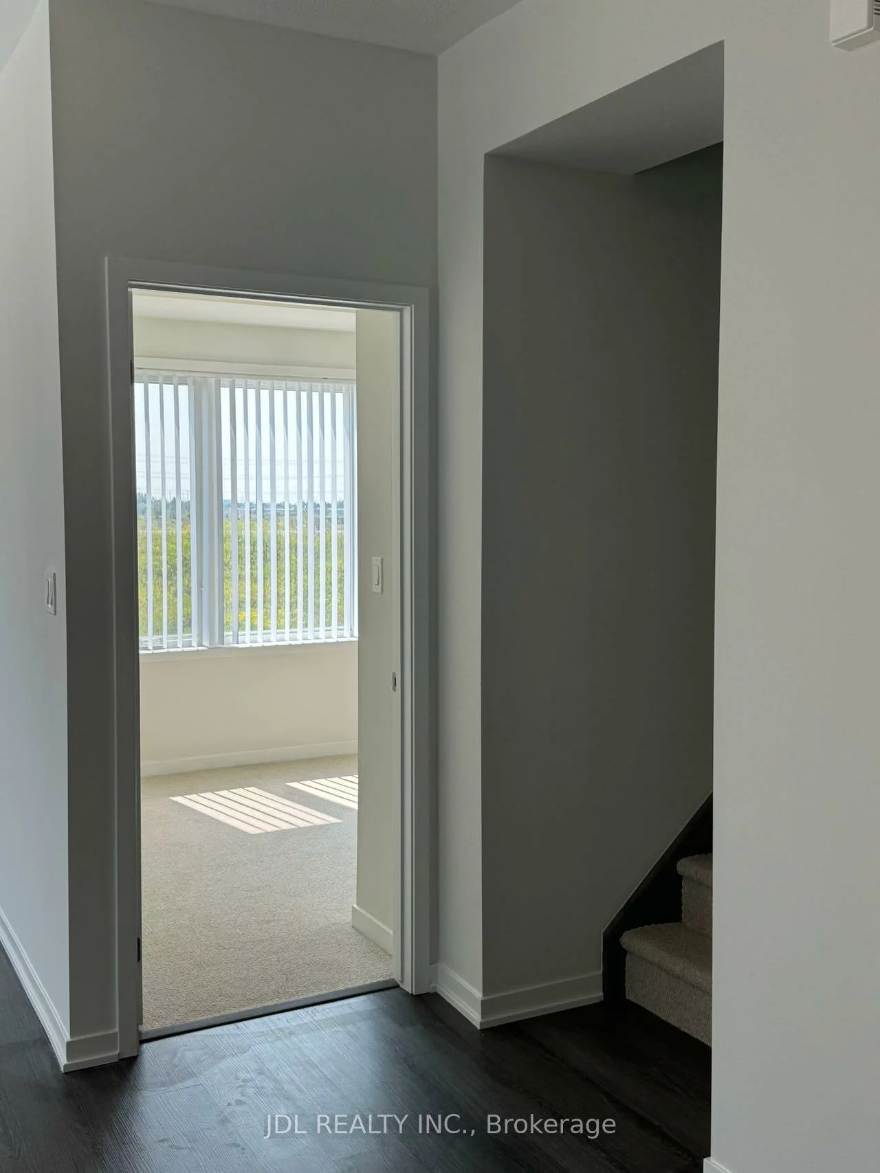 140, Honeycrisp, Vaughan Corporate Centre, Vaughan