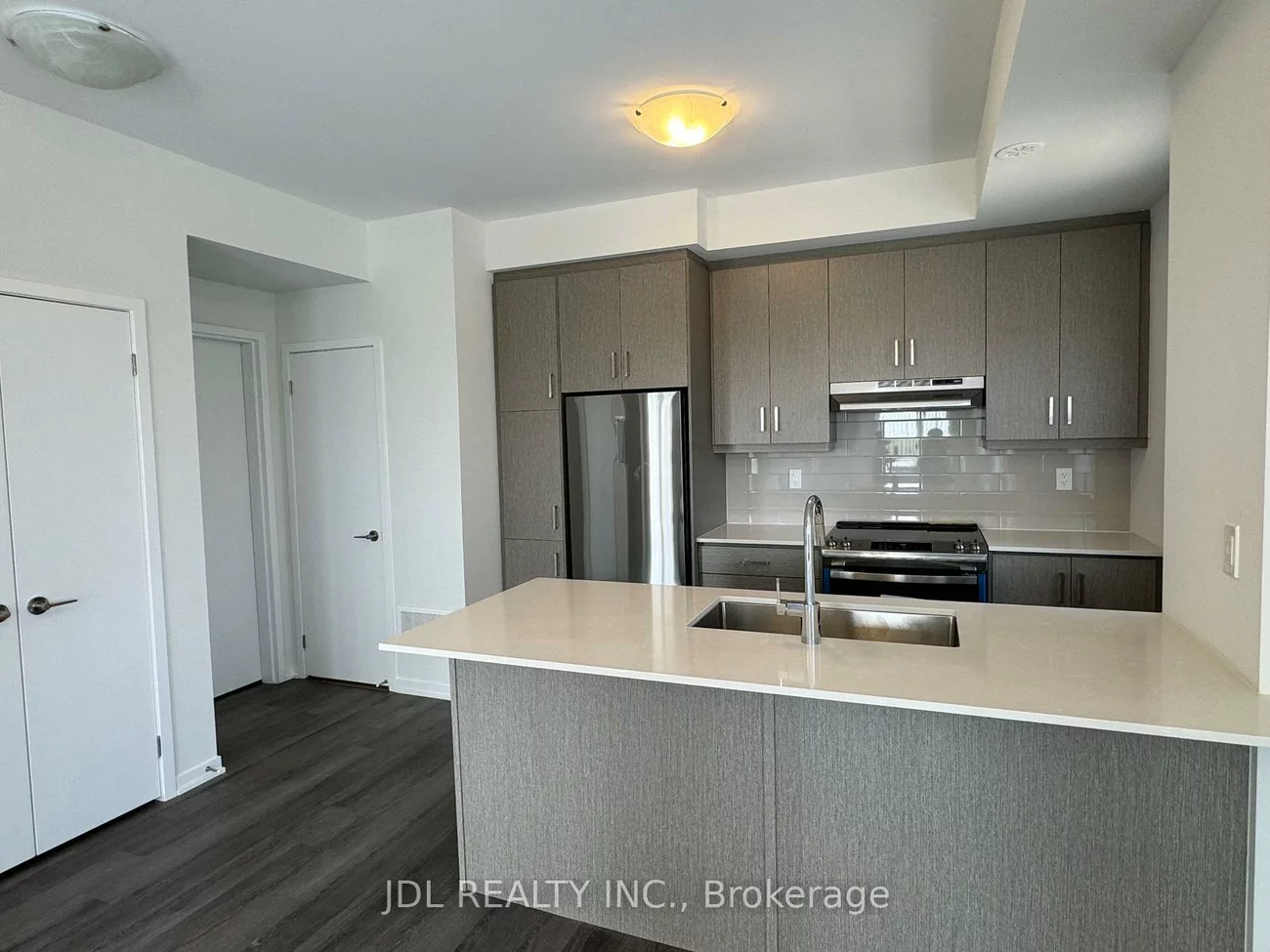 140, Honeycrisp, Vaughan Corporate Centre, Vaughan