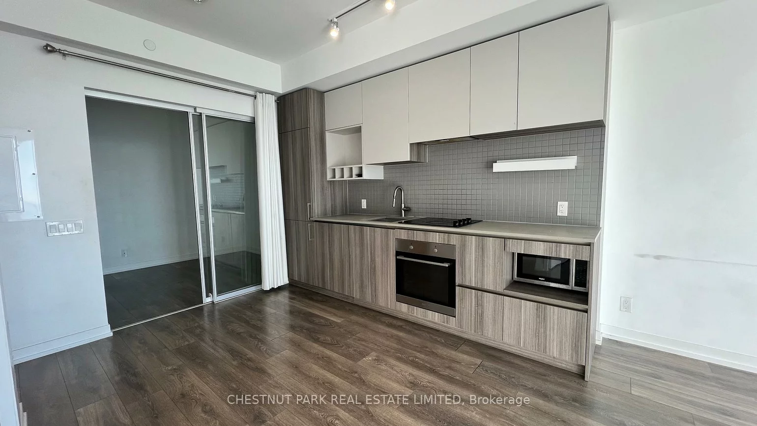 898, Portage, Vaughan Corporate Centre, Vaughan