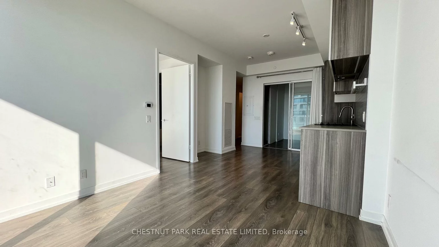 898, Portage, Vaughan Corporate Centre, Vaughan