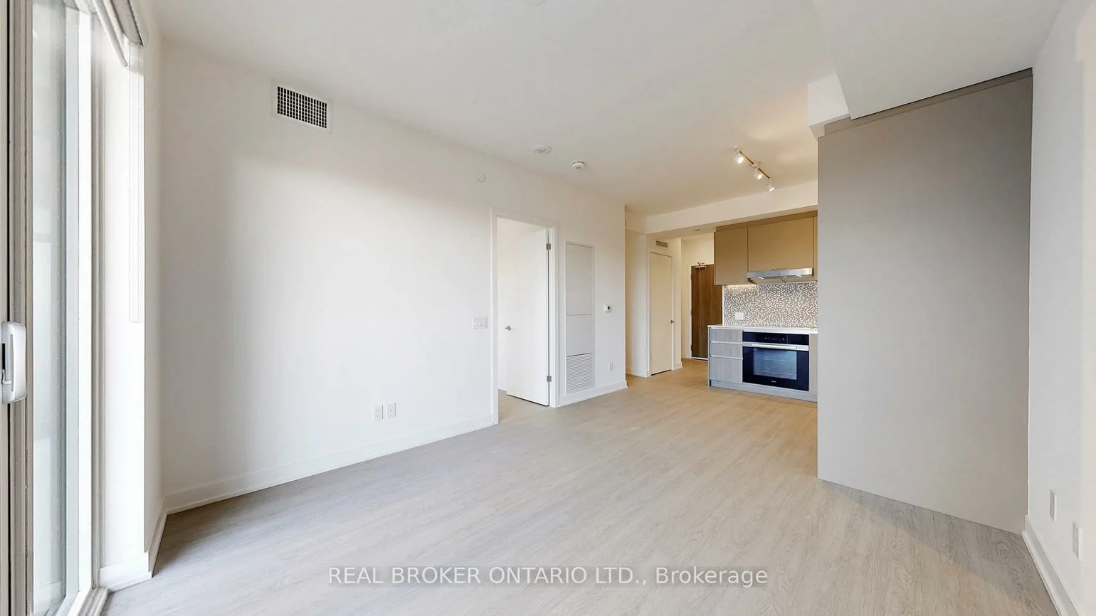 8188, Yonge, Uplands, Vaughan