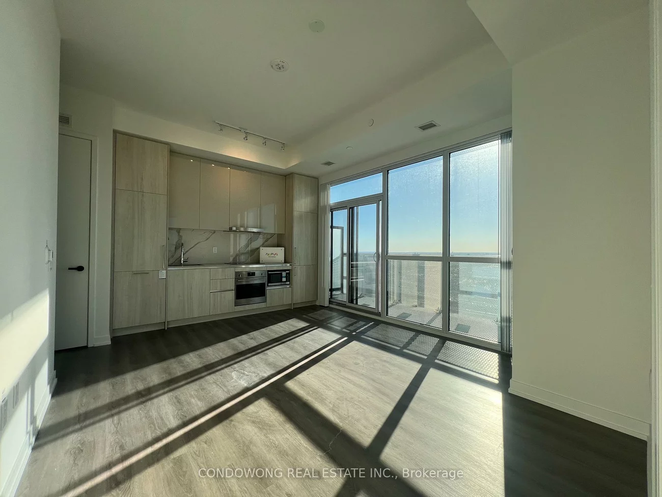 225, Commerce, Vaughan Corporate Centre, Vaughan