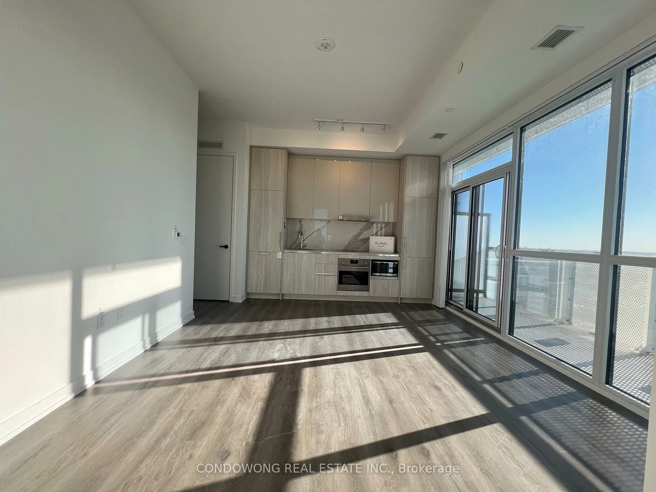 225, Commerce, Vaughan Corporate Centre, Vaughan