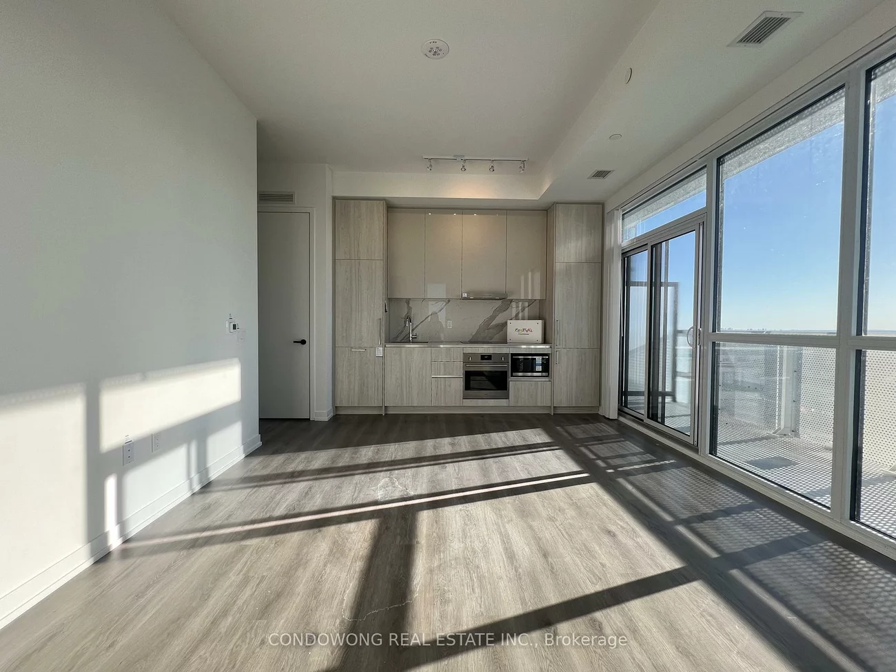225, Commerce, Vaughan Corporate Centre, Vaughan